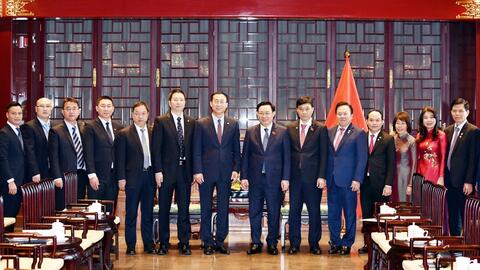 Chủ tịch Quốc hội Vương Đình Huệ thăm chính thức Trung Quốc