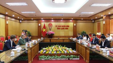 Leader of the Provincial People Committee receives and works with the delegation of the Australian Embassy in Vietnam