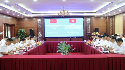 Đoàn đại biểu Ban Quản lý Khu kinh tế cửa khẩu Đồng Đăng - Lạng Sơn hội đàm với Đoàn đại biểu Thị ủy thị Bằng Tường, Quảng Tây, Trung Quốc