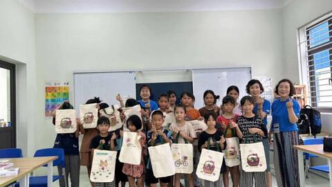 The delegation of KFHI and POMO from the RoK engaged with students at Lang Son Samsung Hope School