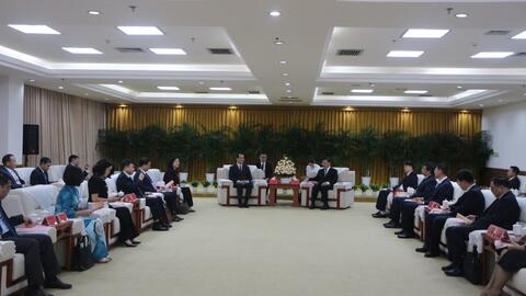 越南谅山省人民委员会领导会见中国广西崇左市委书记