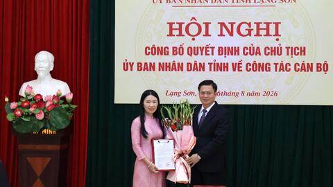 Công bố Quyết định của Chủ tịch UBND tỉnh về việc bổ nhiệm chức vụ Giám đốc Sở Ngoại vụ