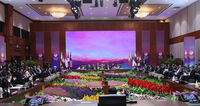 Description: Khai mạc Hội nghị Cấp cao ASEAN 43: Khẳng định một ASEAN đoàn kết, tầm vóc và hợp tác - Ảnh 3.