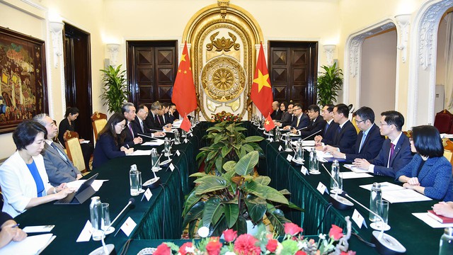 Description: Bộ trưởng Ngoại giao Bùi Thanh Sơn hội đàm với Bộ trưởng Bộ Ngoại giao Trung Quốc Vương Nghị- Ảnh 2.
