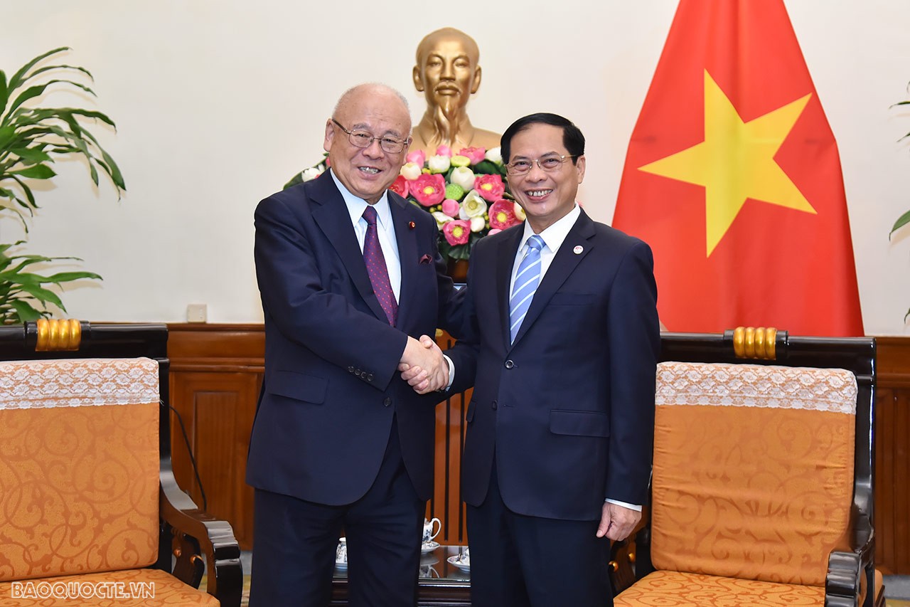 Description: Bộ trưởng Ngoại giao Bùi Thanh Sơn tiếp Cố vấn Liên minh nghị sĩ hữu nghị Nhật-Việt