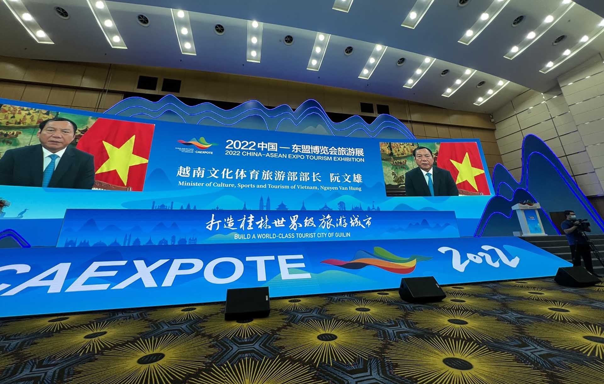 Description: C:\Users\Tinh Tu Computer\Desktop\gian-hang-viet-nam-duoc-quan-tam-rong-rai-tai-hoi-cho-du-lich-trung-quoc-asean-2022_6.jpg